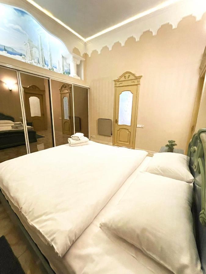 Great One Bed Right Near Opera House Apartment Kiev Exterior foto
