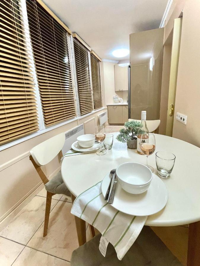 Great One Bed Right Near Opera House Apartment Kiev Exterior foto